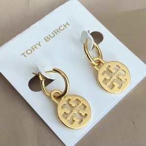 ❤️ NWT Tory Burch gold huggie hoop earrings